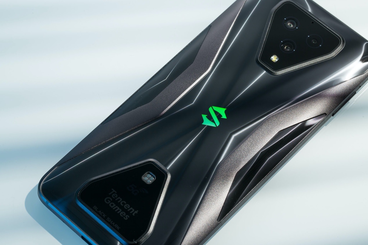 120hz高刷屏270hz采样率腾讯黑鲨游戏手机3s体验评测