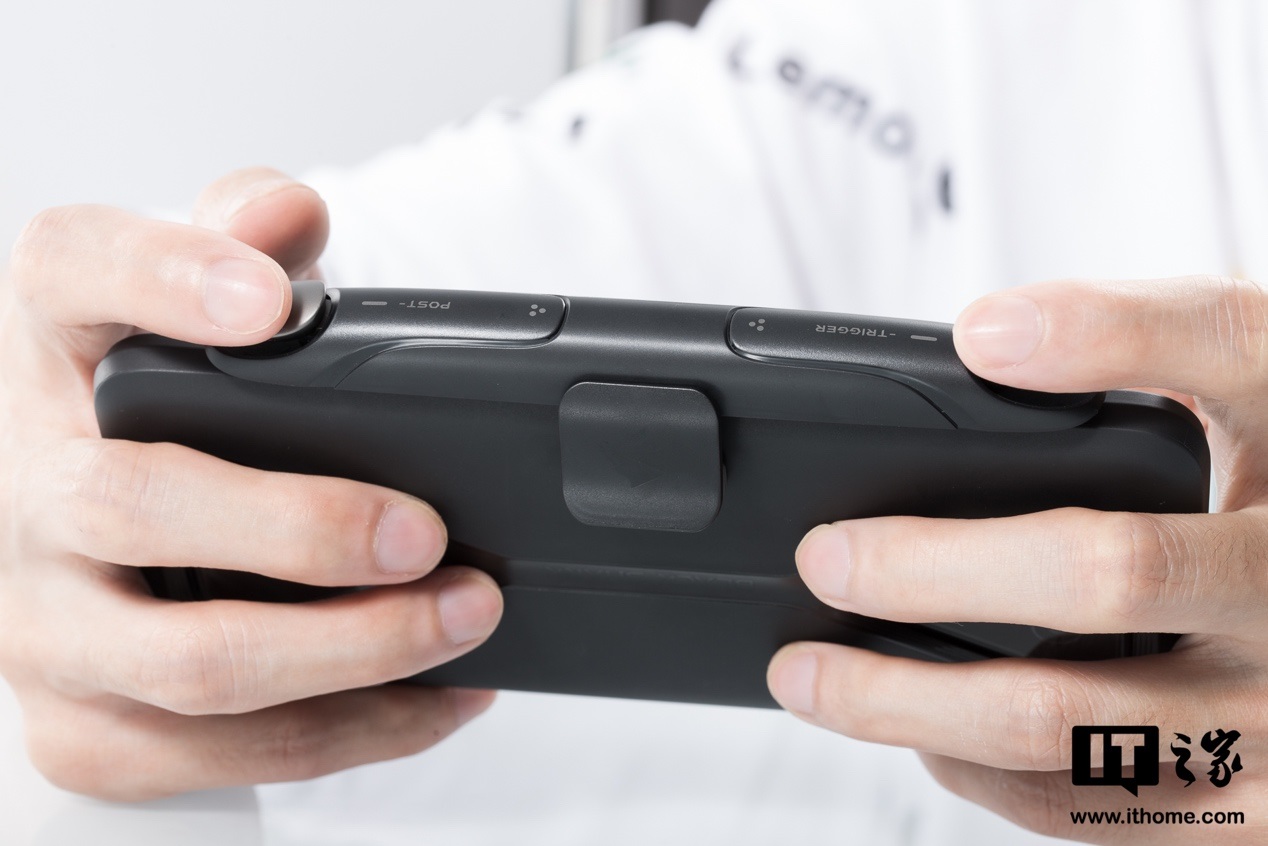 120hz 高刷屏   270hz 采样率,腾讯黑鲨游戏手机 3s 体验评测