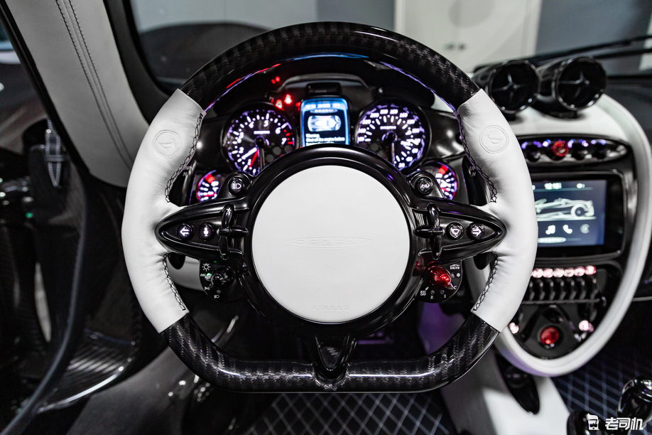 黑夜里的幽灵 帕加尼huayra roadster哑光黑色