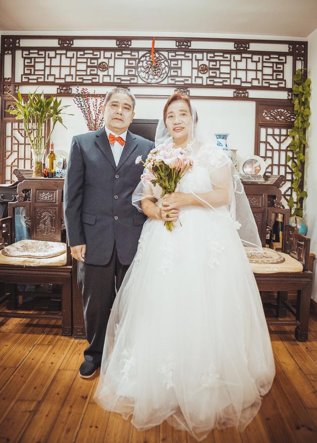 90后用3年时间为100对老人补拍婚纱照,纪念他们的不老爱情