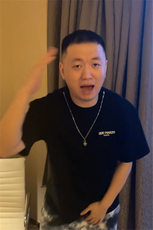 药水哥giao哥参加中国新说唱录制土味顶流最闪瞎眼