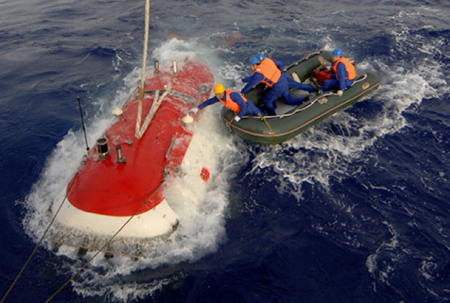  2012年6月30日，“蛟龙号”载人潜水器7000米级海试最后一次下潜试验。