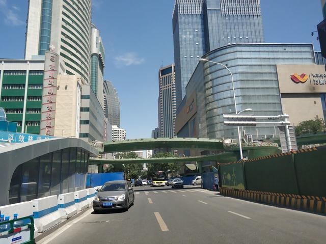 乌鲁木齐大十字天桥拆了!你还记得天桥上的青春和故事吗?