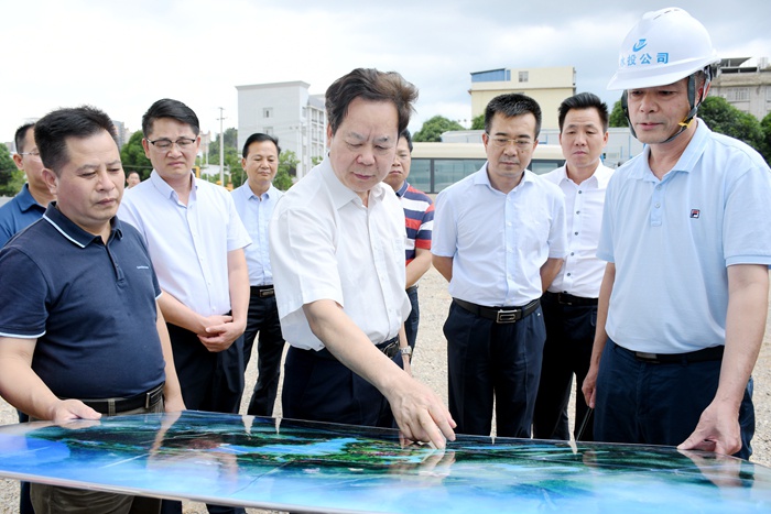 刘有明加大项目建设力度高效推进各项工作全力以赴完成今年项目建设