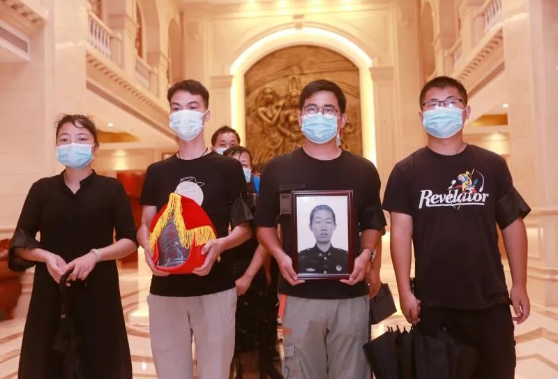 清晨英雄关腾飞魂归故里东莞高规格护送