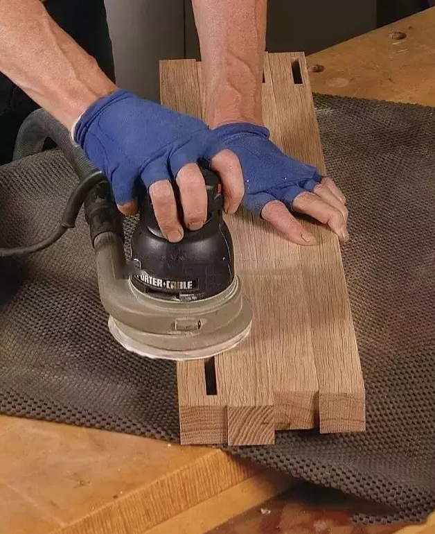 木工是如何打磨木料的?