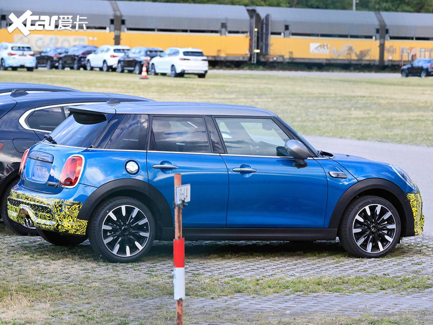 MINI Cooper SE五门版 搭插电混动系统