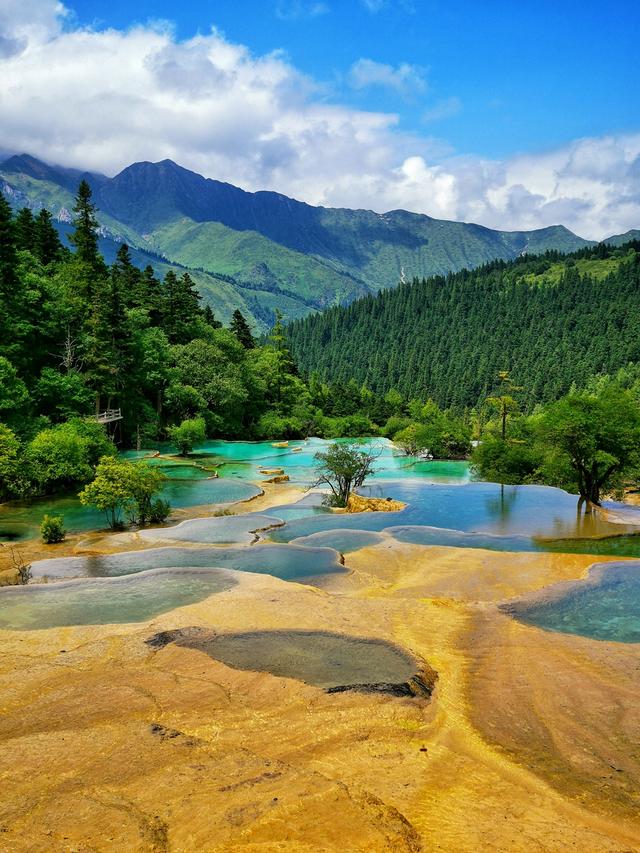 世界自然遗产黄龙风景名胜区被称为人间瑶池的地方