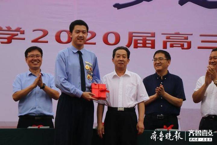 山东省实验中学的毕业典礼上,老师这样说