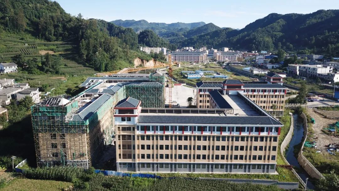 镇雄县赤水源中学2020级学生床上用品竞争性供需双向选择竞标现场会