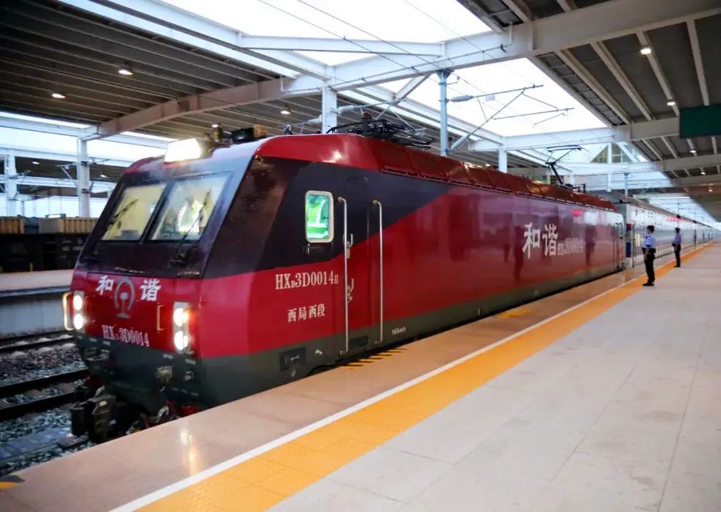 西安至鄂尔多斯双层列车开通:全程近9小时,可赏大草原星空