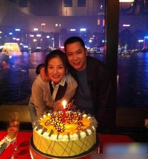 赵薇清空社交平台与丈夫有关的信息疑似离婚本尊回应谨慎吃瓜