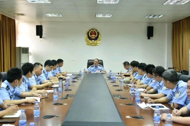 阳江市公安局阳东分局局长吴宁组织召开扫黑除恶工作部署会.