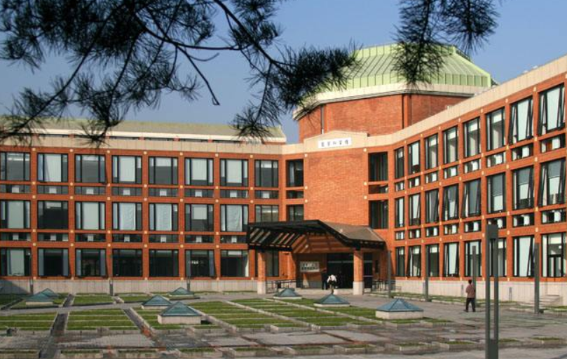 清华大学理学院楼群,厚重典雅就连隔壁的北京大学图书馆也是由关肇邺