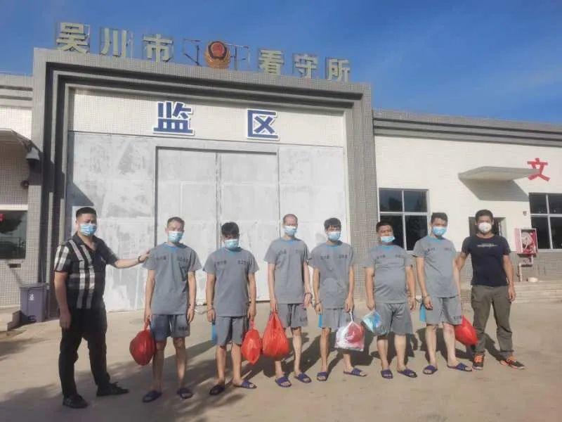 8名犯罪嫌疑人被送往看守所羁押(其中2人已被收押)12名参赌人员被送往