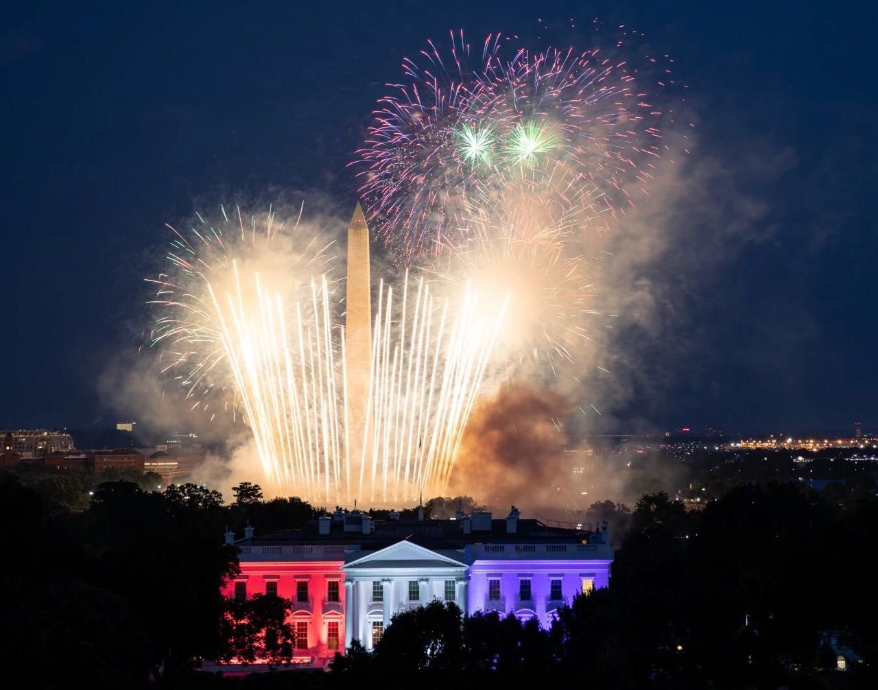  7月4日华盛顿的烟花表演。/图片来自特朗普推特