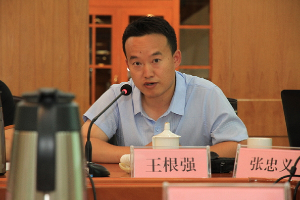 甘肃锐城律师事务所律师王根强在会上发言在本次研讨会上,各位学者与