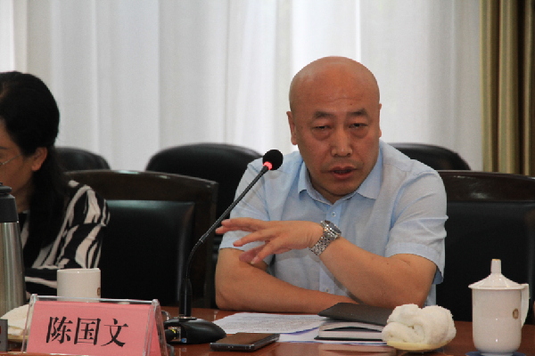 兰州大学教授吴双全在研讨会上发言甘肃省法学会副秘书长王兴荣出席