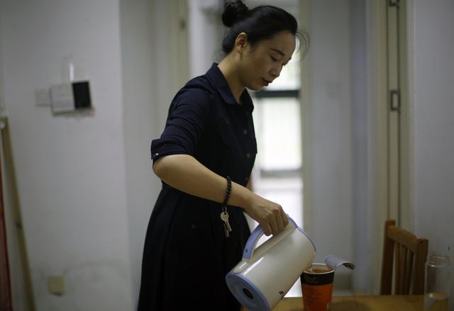 陪读妈妈辗转两地照顾女儿,3年跑了54000公里,可绕地球一圈