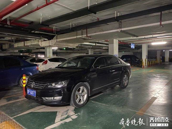 找记者上壹点|聊城龙湾小区地下车库乱停车,物业回复称加强管理