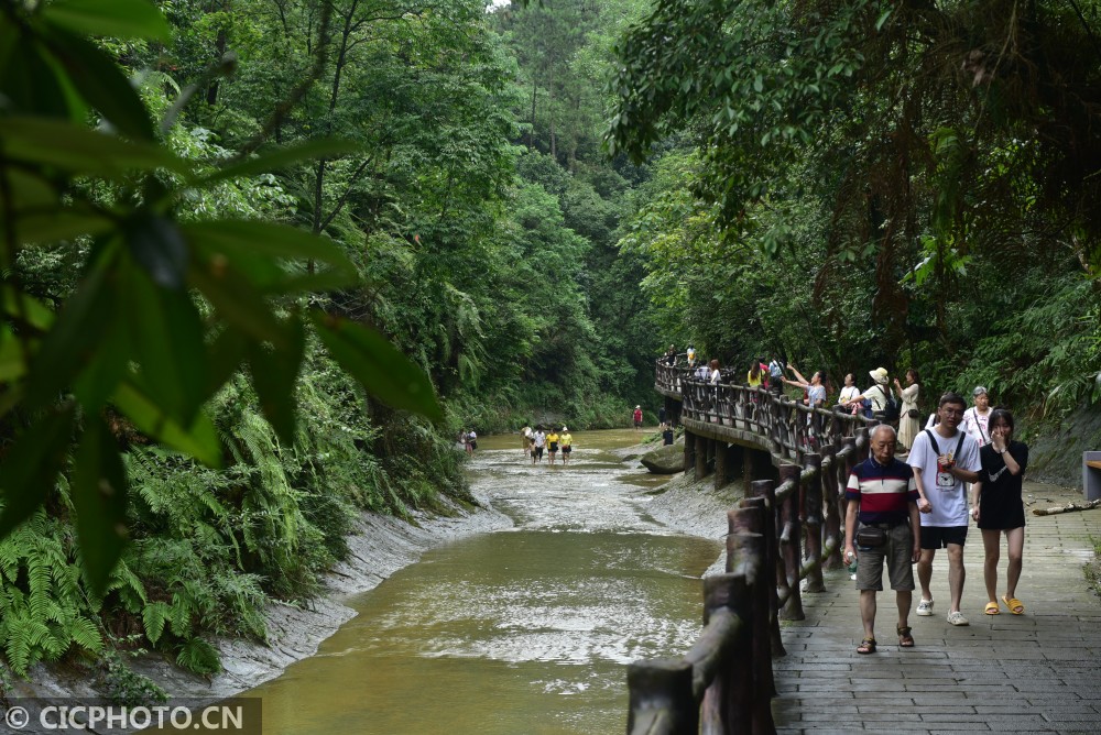 四川内江:威远石板河 夏日享清凉