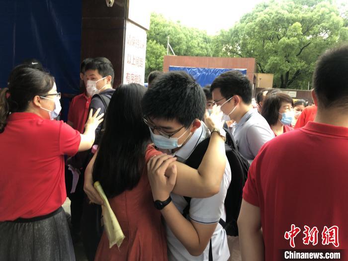 上海2020年高考一分_2020年上海高考211高校本科普通批录取数据!最低分