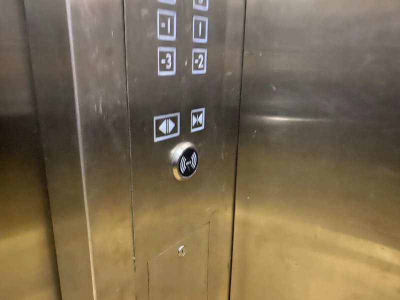 电梯"借"出麻烦事:小区4,5,6号楼装梯控,别楼业主却急了