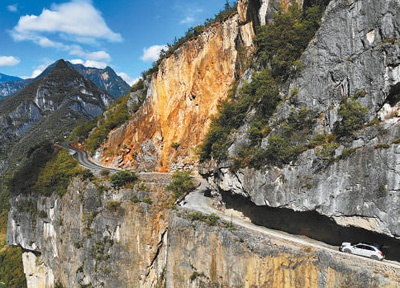 正文   罗 嘉摄     资料照片   半山腰,杨芝汉的农家乐来了好几拨