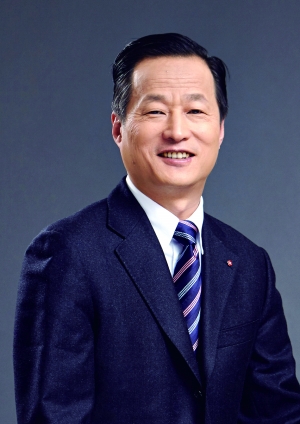 2003年离开工商银行体系来到东方证券,潘鑫军扎根东方证券已经有17年