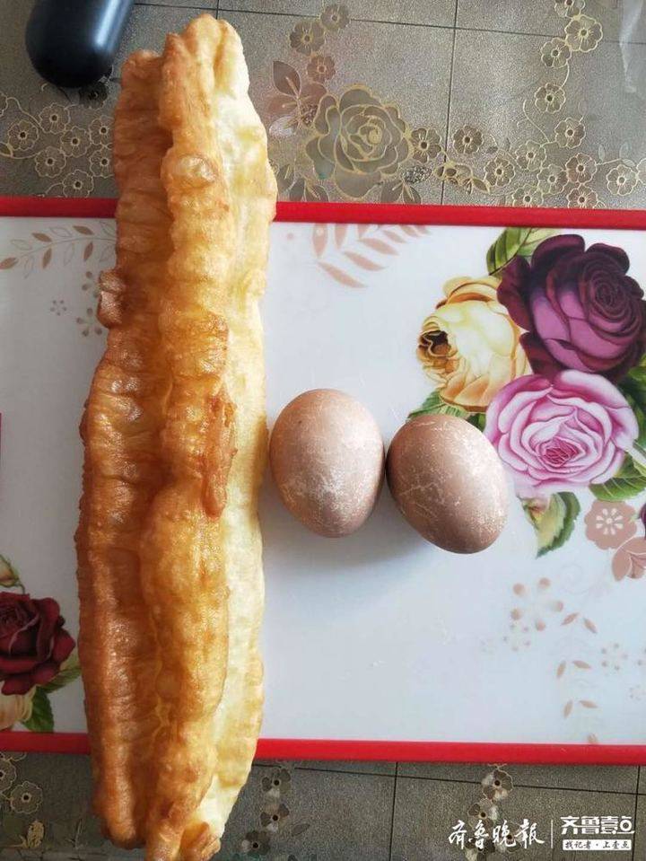 高考丨油条火腿鸡蛋可乐棒棒糖这位家长的送考挺有意思儿