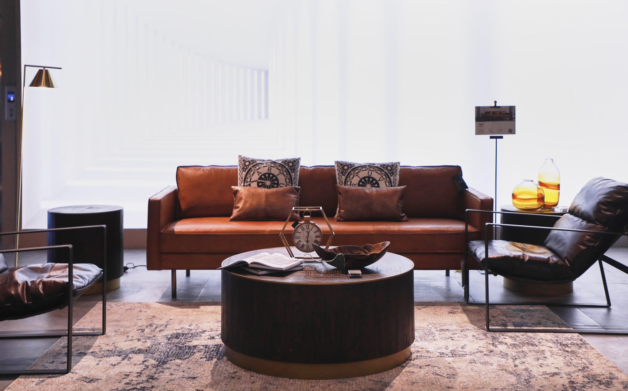 优梵艺术:探索家具行业新零售,要做大众买得起的艺术家具丨界面创新家