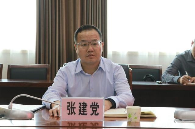 示范区:张建党主持召开脱贫攻坚第三十二次推进会