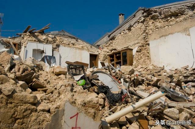 昆明上午突发地震 100名高考考生跑出考场