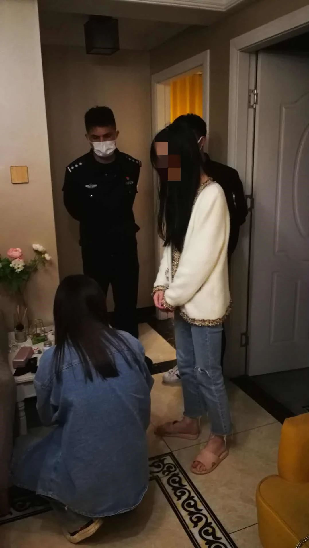 90后女主播靠色情表演获利上百万