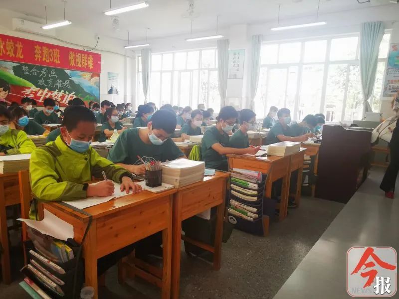 广西柳州2020高考成_广西柳州好高中,2020高考喜报,柳州高中包揽广西文科(2)