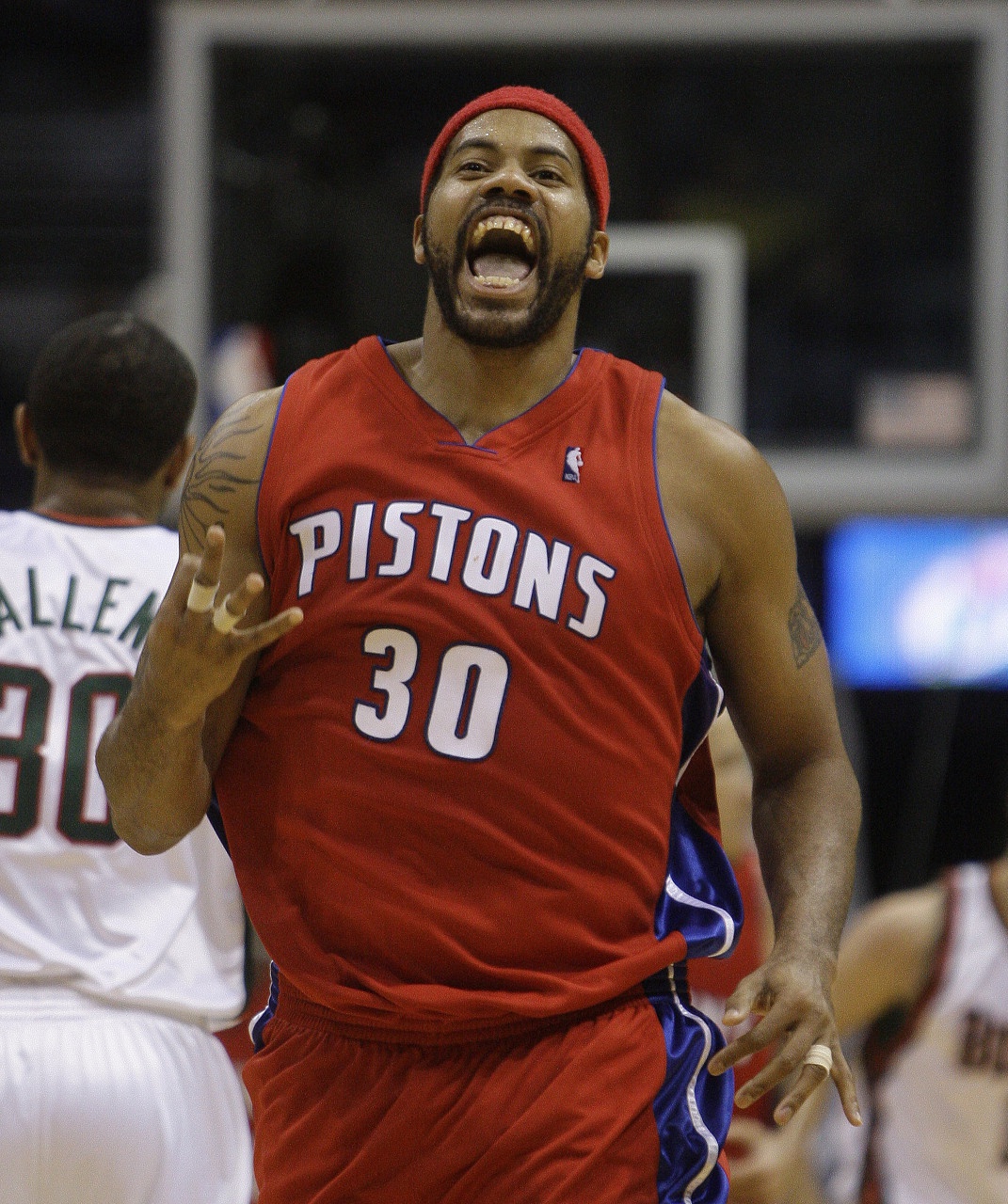 【球星庆祝动作】"怒吼天尊"华莱士:篮球不会说谎