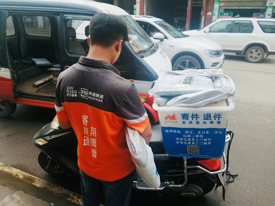 95后为孩子留守凉山贫困县 做菜鸟裹裹寄快递收入超普通职业一倍