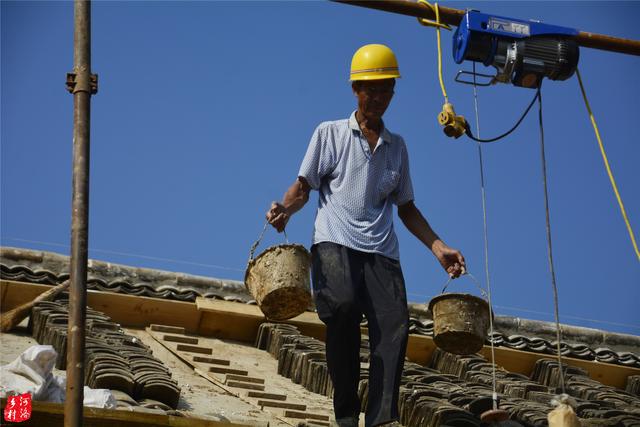 农村泥瓦匠进阶古建修复师,一个屋脊砌7层,挣钱了给孙子上大学