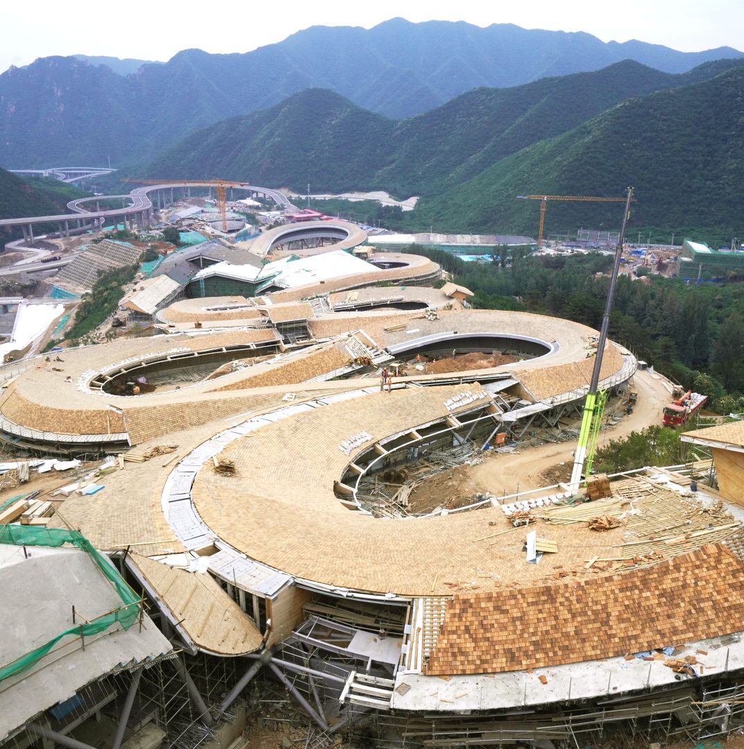 正在紧张建设的国家雪车雪橇中心。北京市重大项目办供图