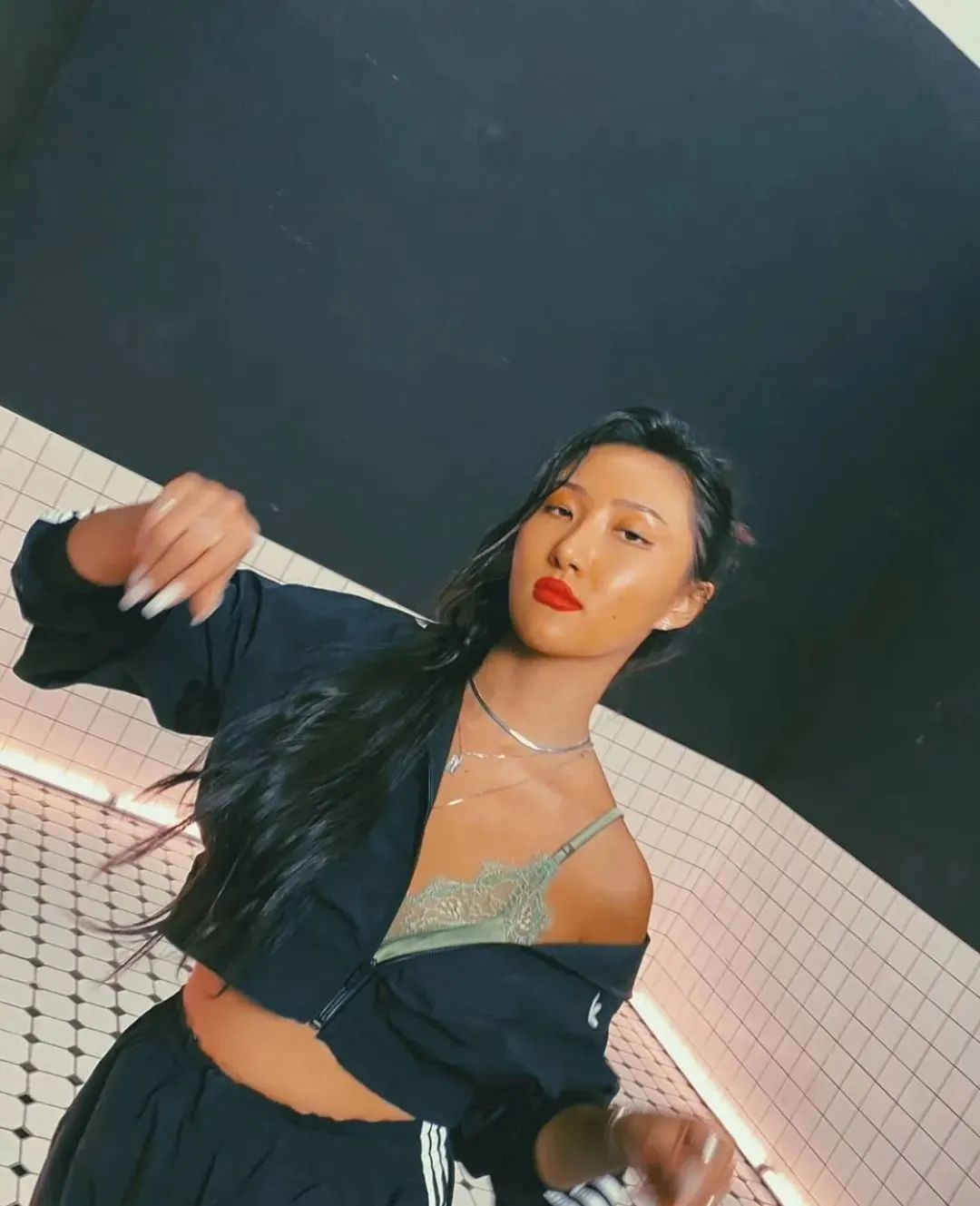 湿发回归的华莎凭什么就辣进了骨子里