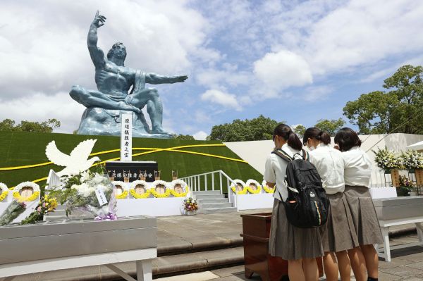 长崎低调纪念核爆炸75年安倍将不参拜靖国神社 新浪军事 新浪网 长崎低调纪念核爆炸75年安倍将不参拜靖国神社 新浪军事 新浪网