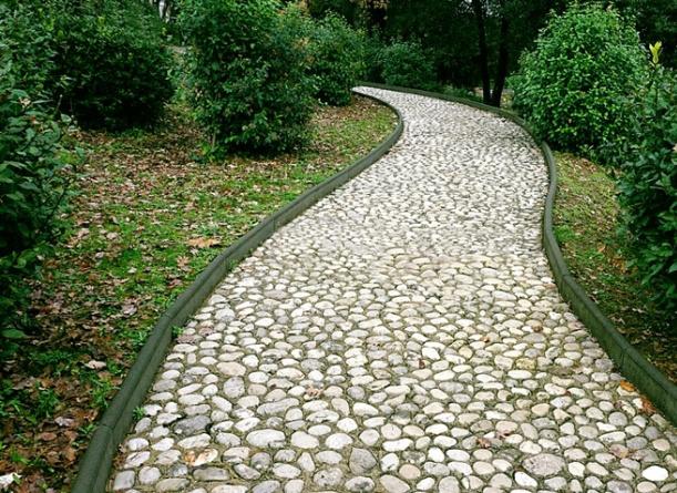 走石头步道,甩手运动真的好吗?