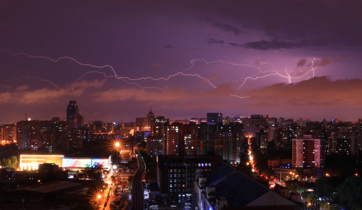 今天北京仍有分散性雷阵雨,局地雨势猛