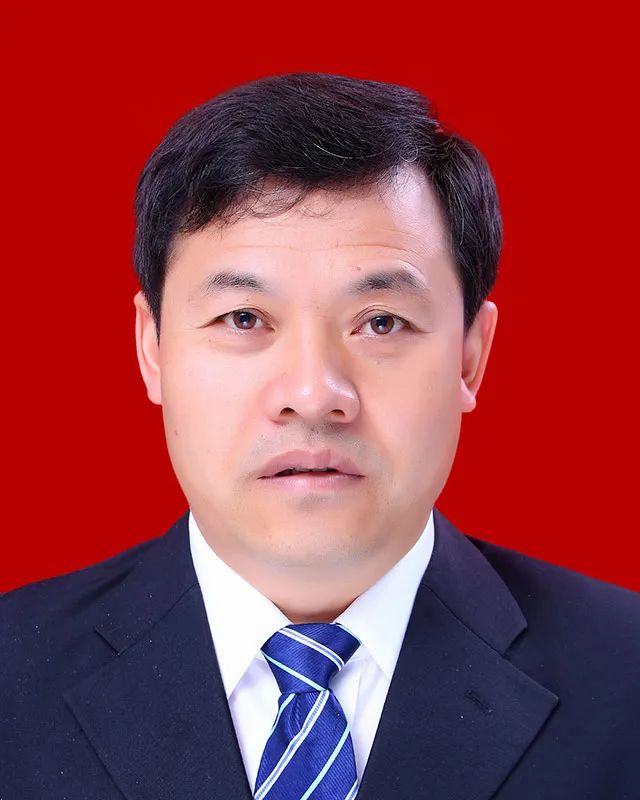 历任隆德县上梁乡武装部部长,凤岭乡武装部部长,县纪委常委,监察局副