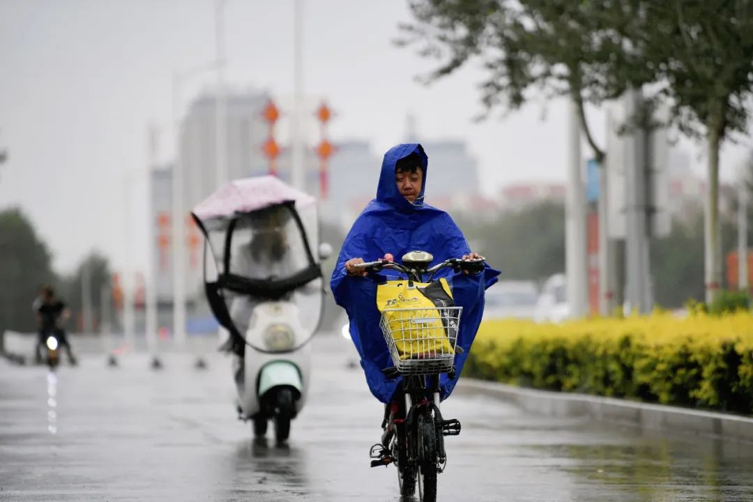 银川的雨又浇下来了今夜贺兰山沿山有中到大雨