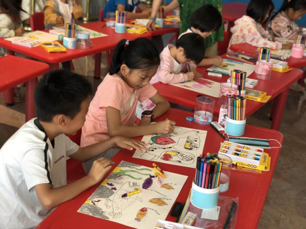 中骏云谷小镇丨小骏骏课堂61童心绘小康绘画大师公益