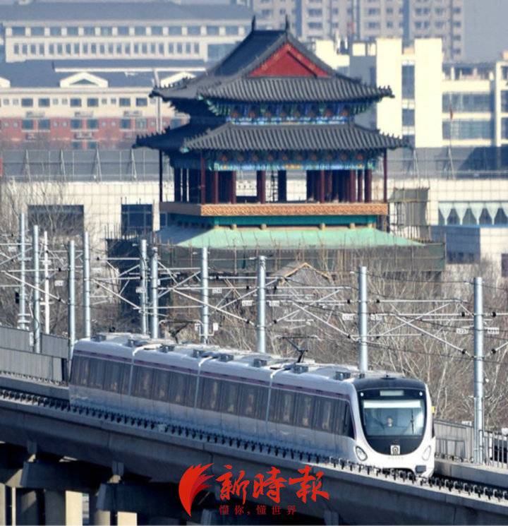 济南地铁1号线采用“4B”编组,定员960人左右 新时报记者王锋摄
