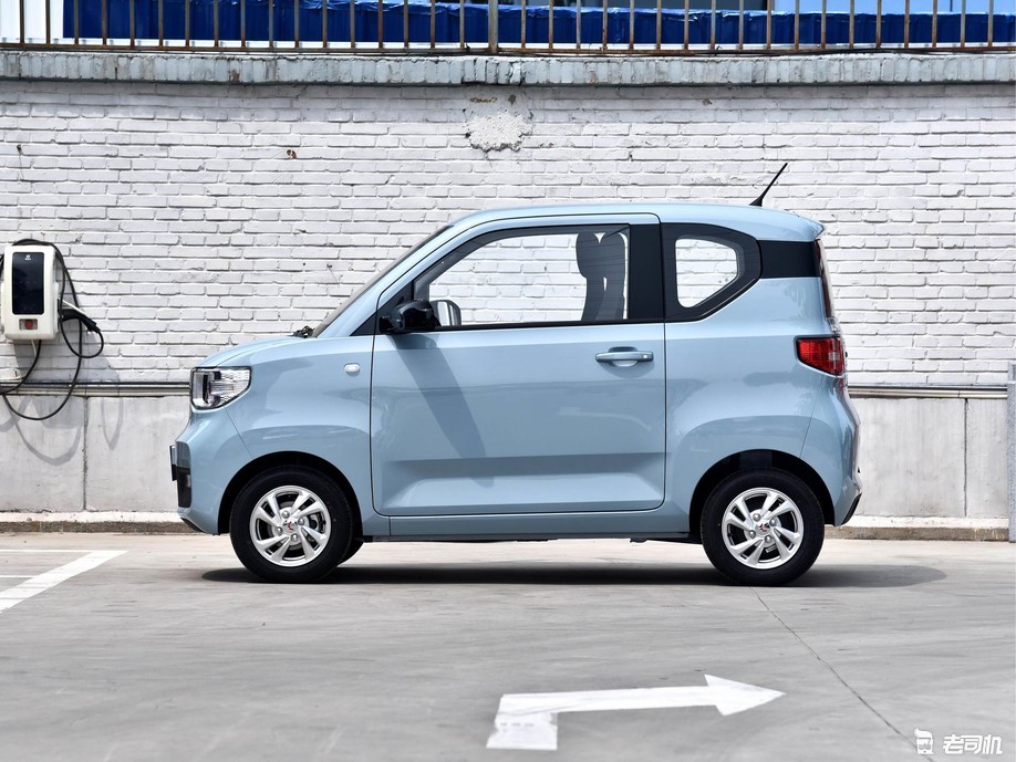 只要3万左右的超高性价比纯电动车 小哥带你看五菱宏光mini ev