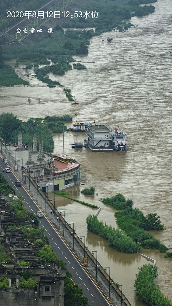 应对洪峰过境 资中球溪镇转移居民363户,1056人