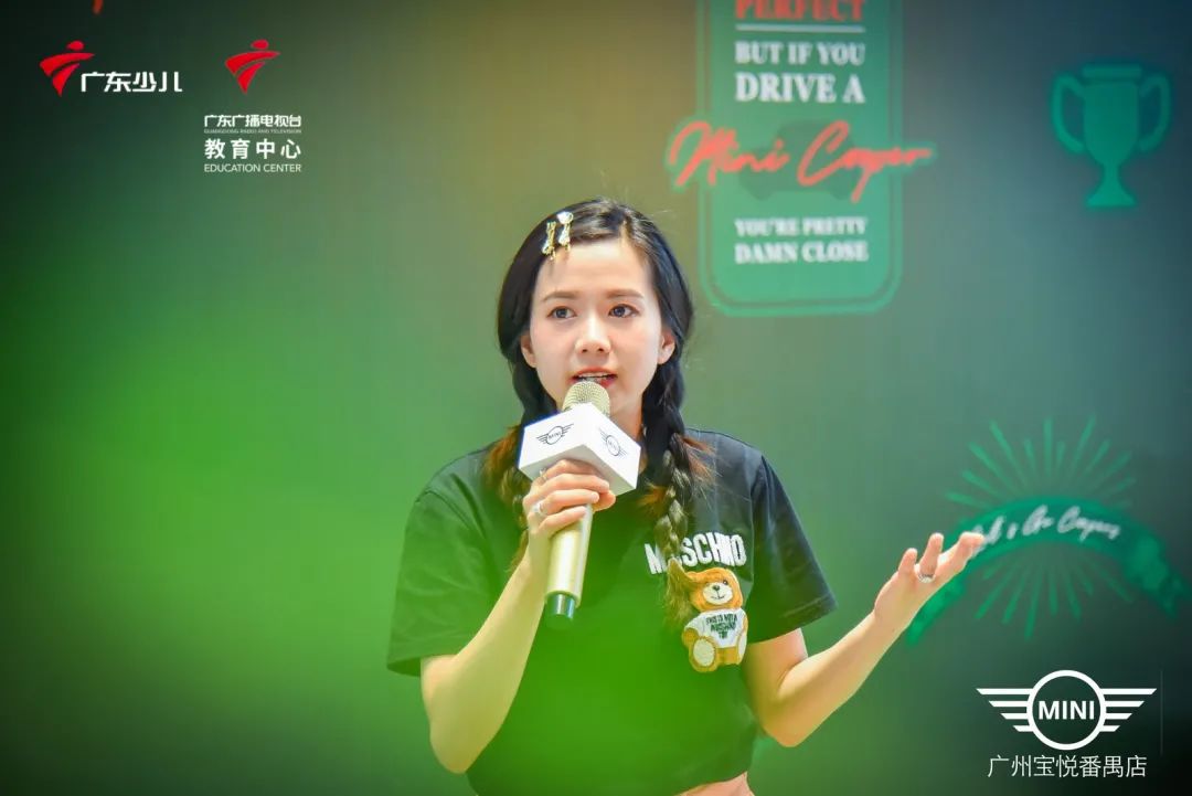 活动当天豆丁姐姐&主持人和孩子,家长们其乐融融热闹非凡左右滑动查看